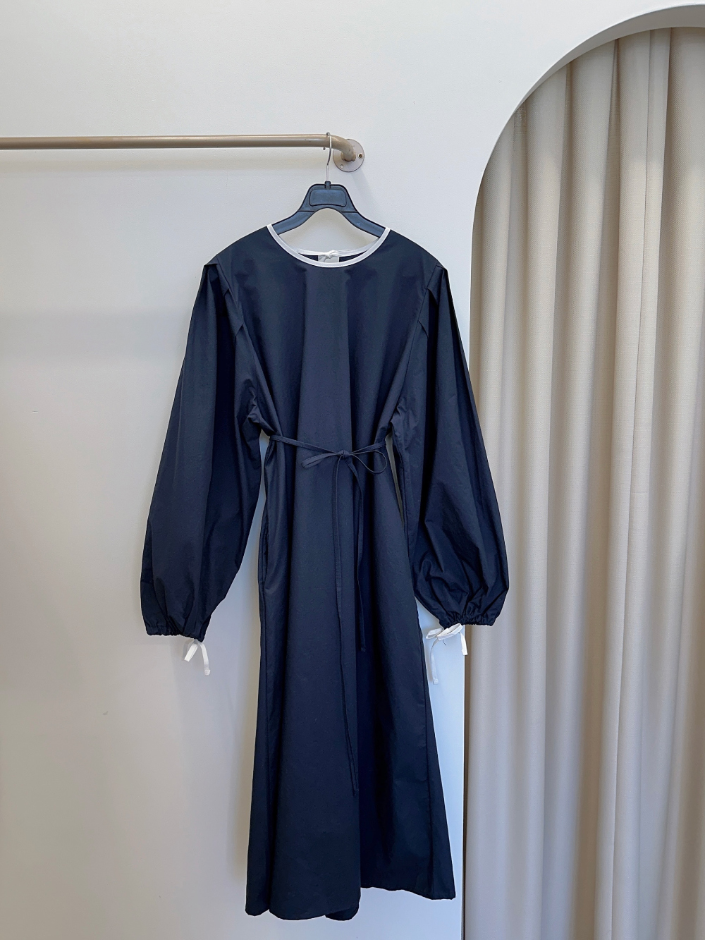 드레스 네이비블루 색상 이미지-S1L8